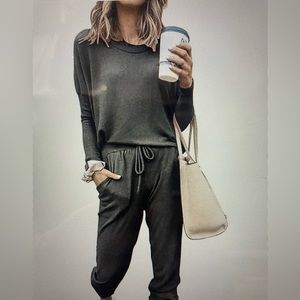 Women's Fall Two Piece Outfit Long Sleeve Crewneck Pullover Top & Joggers